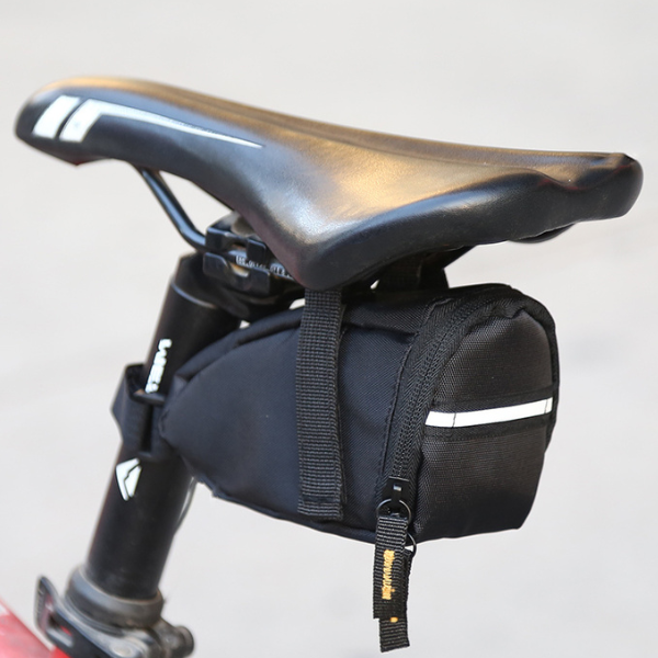 bike bag attachd to bicycle seatpost