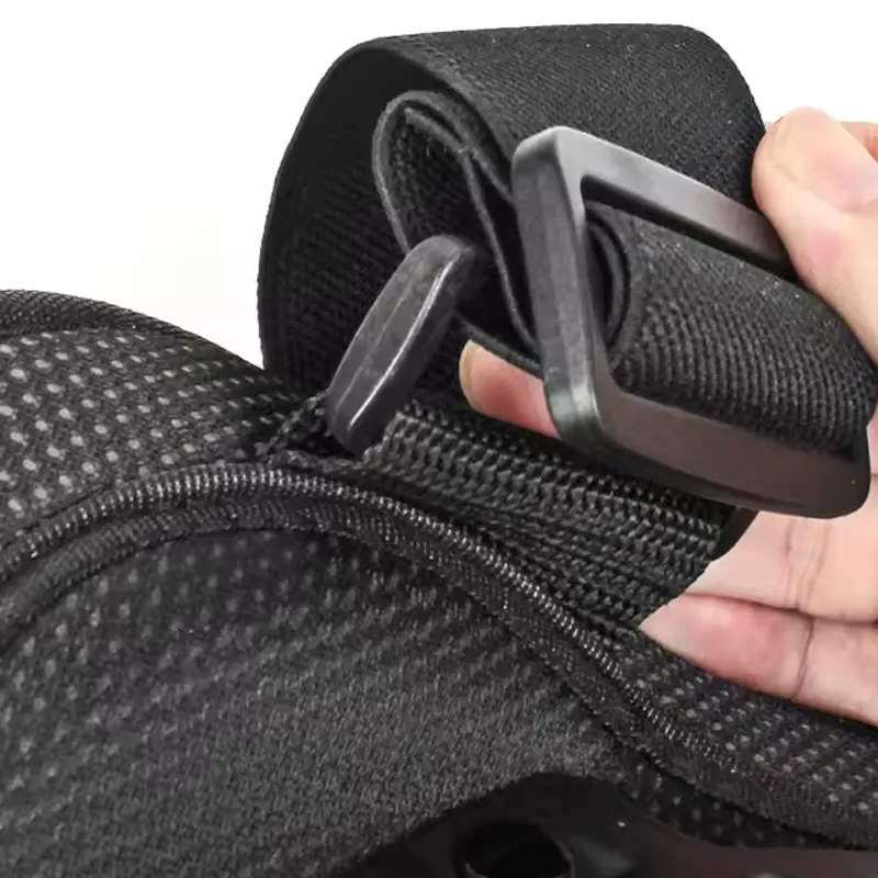 straps for tightening the vest