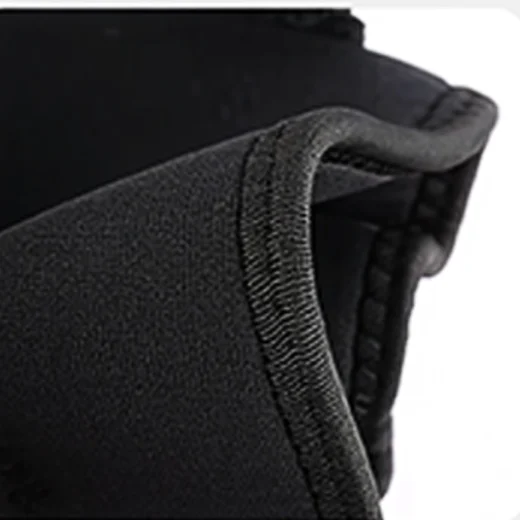 Close-up of the flexible elastic edging on the hinged knee brace
